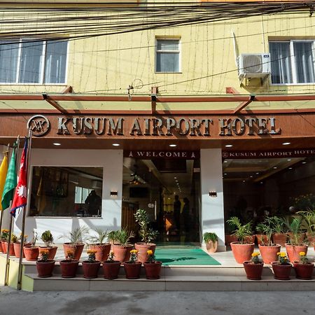 Kusum Airport Hotel Катманду Екстер'єр фото