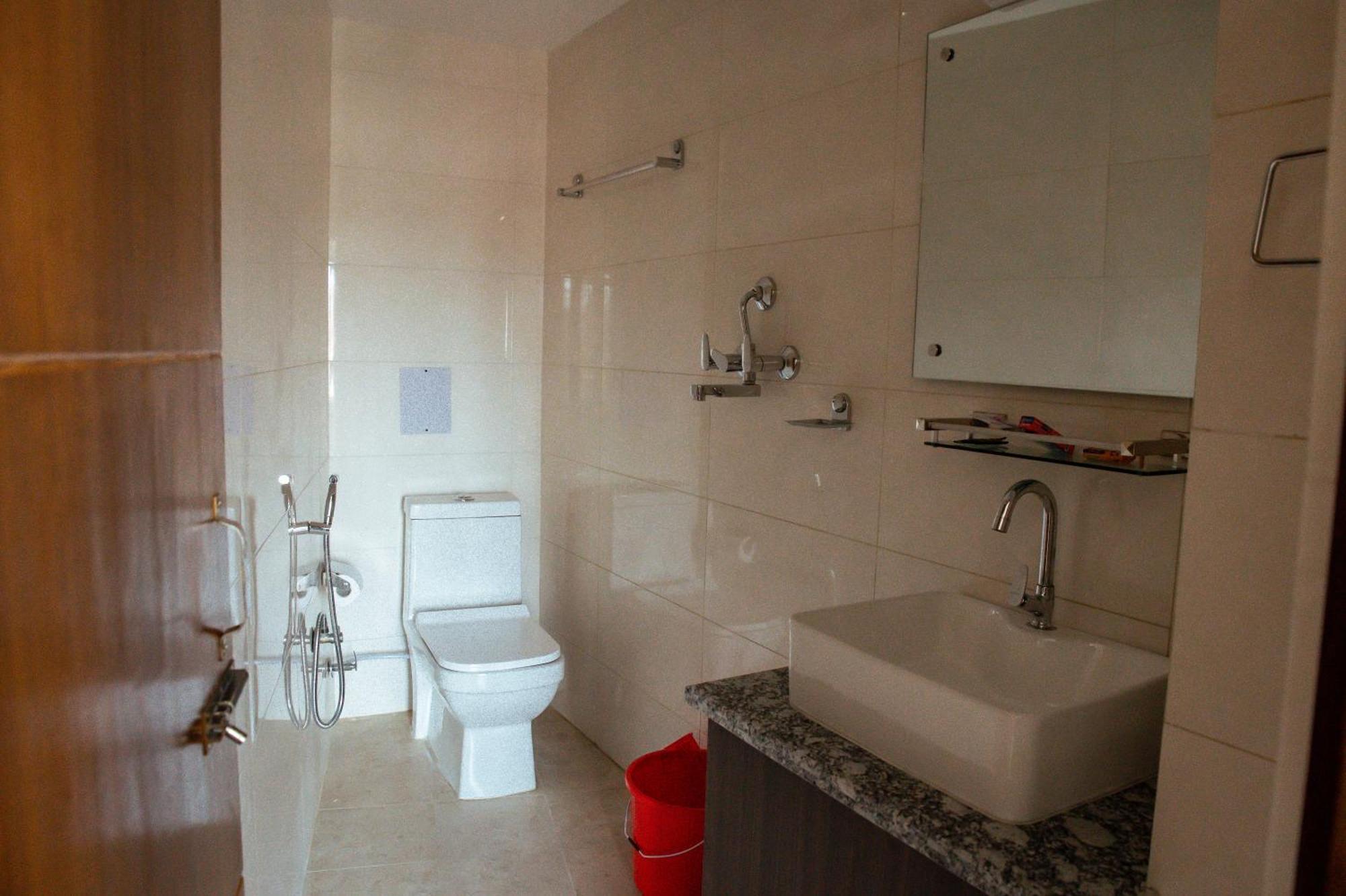 Kusum Airport Hotel Катманду Екстер'єр фото