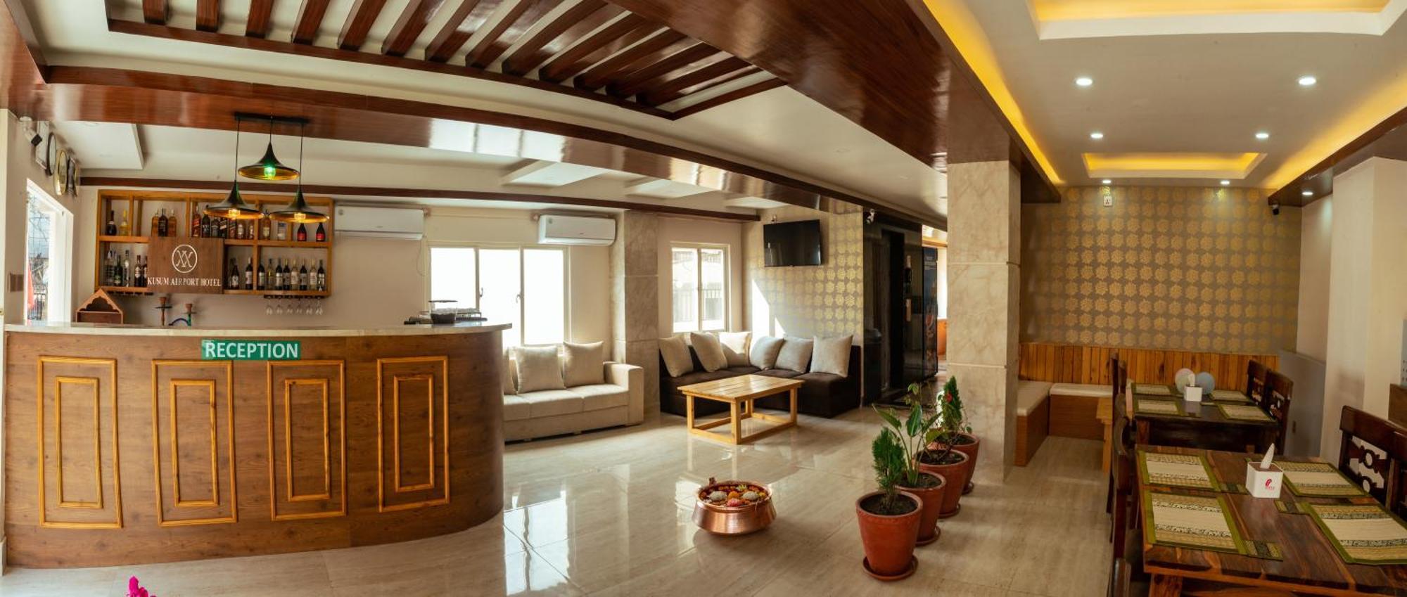 Kusum Airport Hotel Катманду Екстер'єр фото