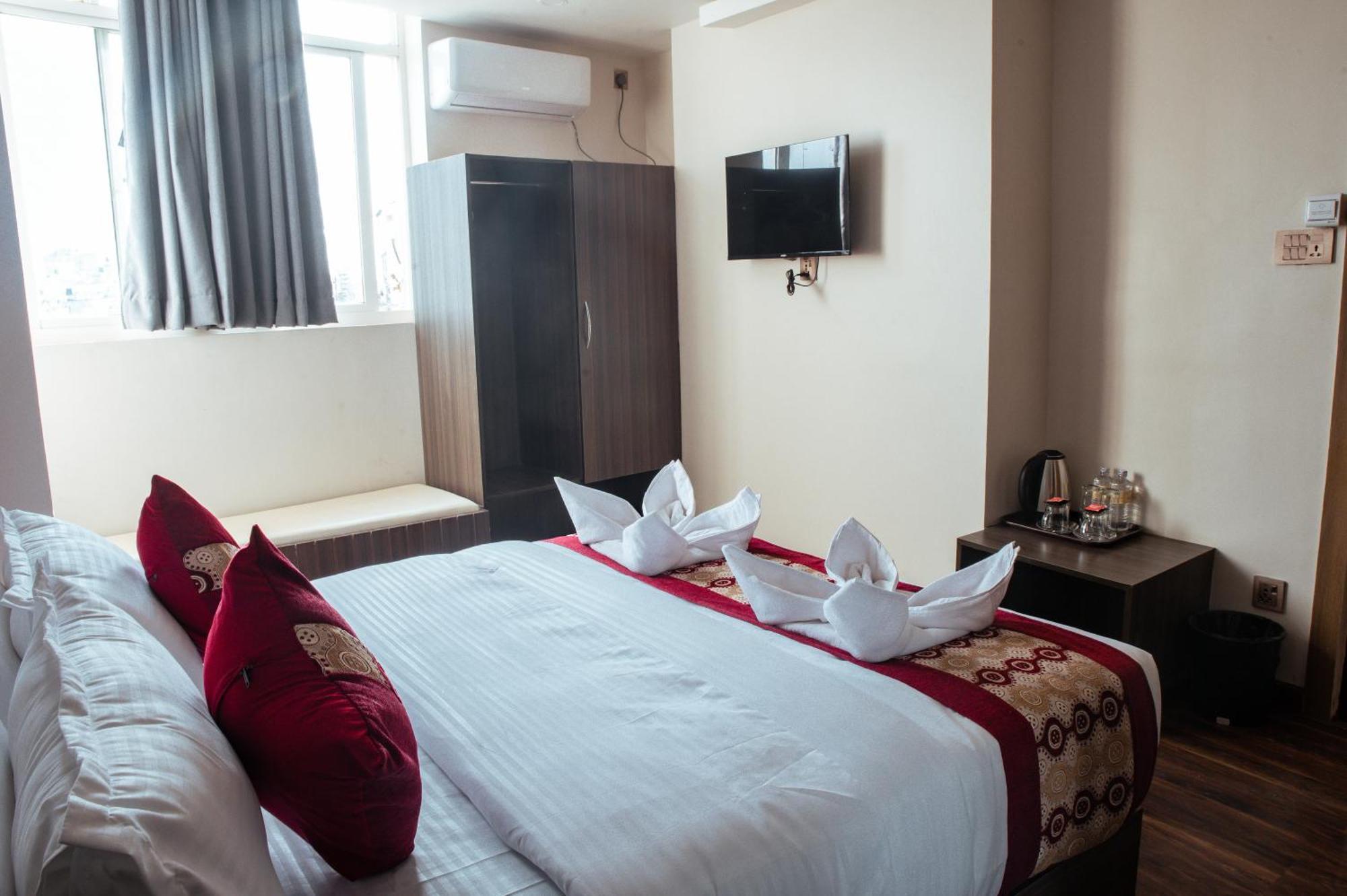 Kusum Airport Hotel Катманду Екстер'єр фото