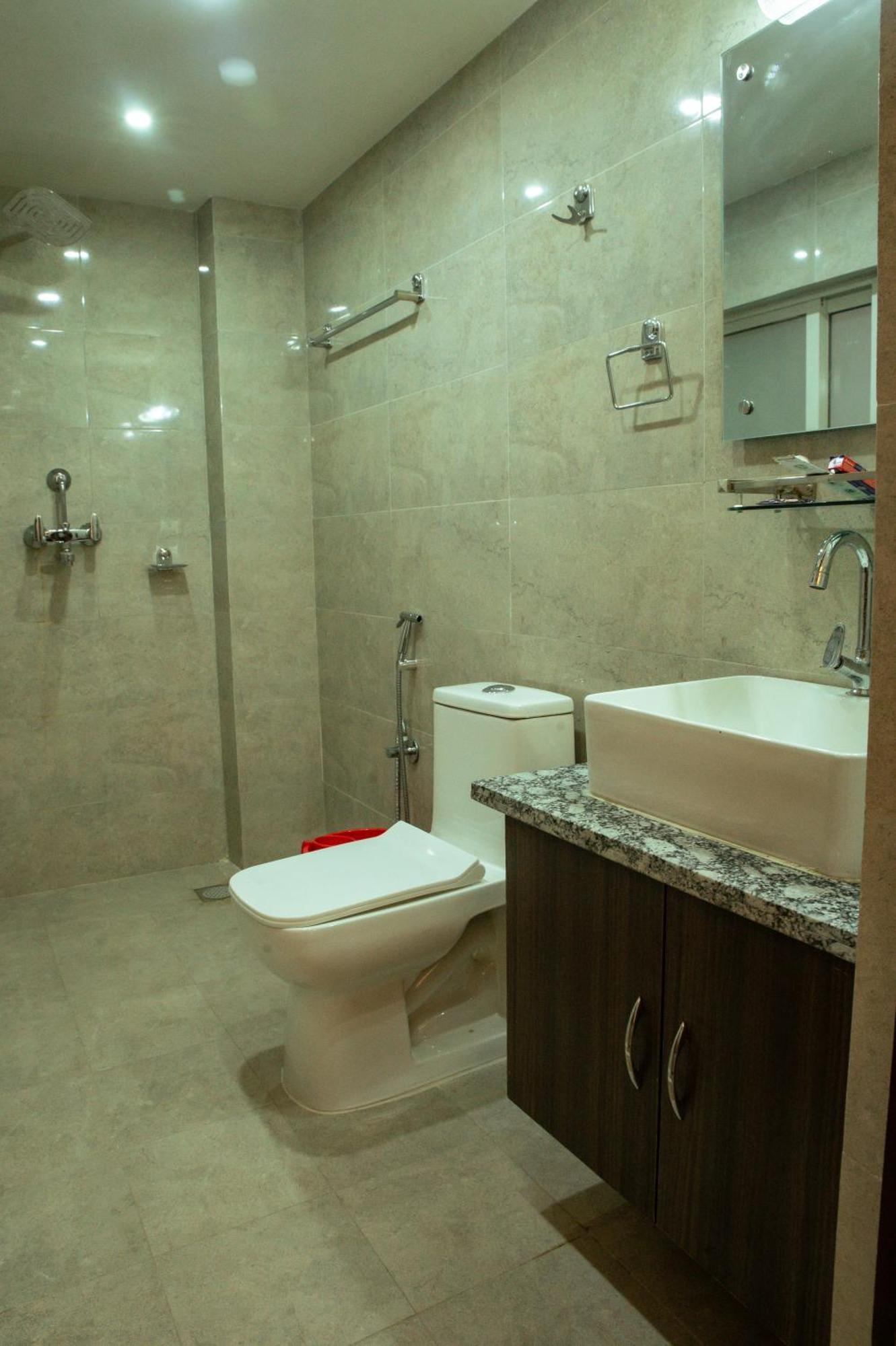 Kusum Airport Hotel Катманду Екстер'єр фото