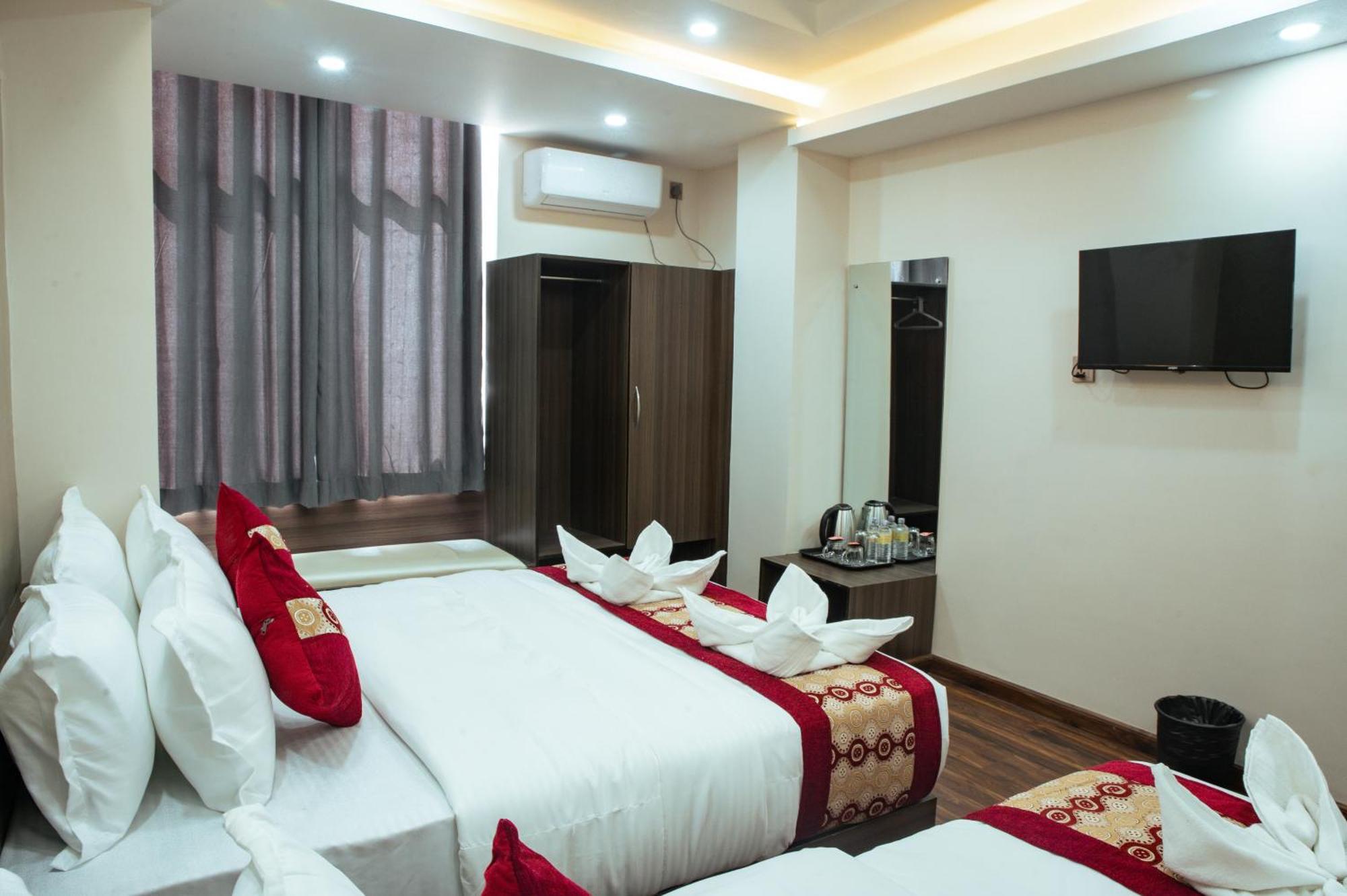Kusum Airport Hotel Катманду Екстер'єр фото