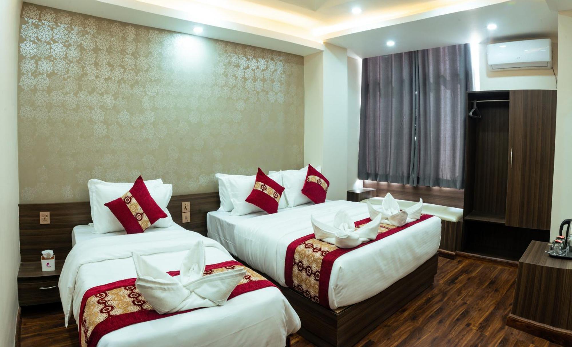 Kusum Airport Hotel Катманду Екстер'єр фото