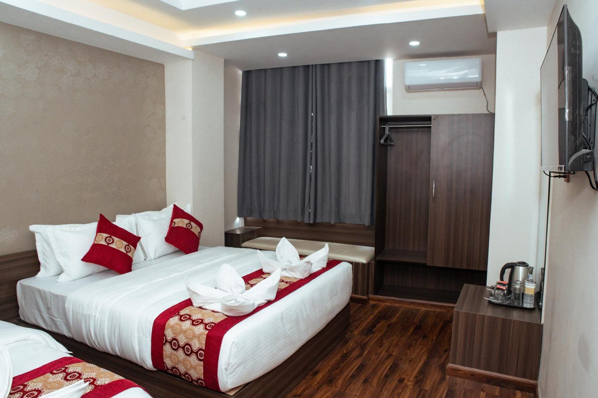 Kusum Airport Hotel Катманду Екстер'єр фото